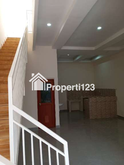 Rumah Murah Baru Gress Strategs di Mulyosari Surabaya - 3