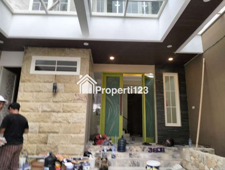 Rumah Baru Minimalis Modern 2 Lantai Lokasi Jemursari Surabaya - 4