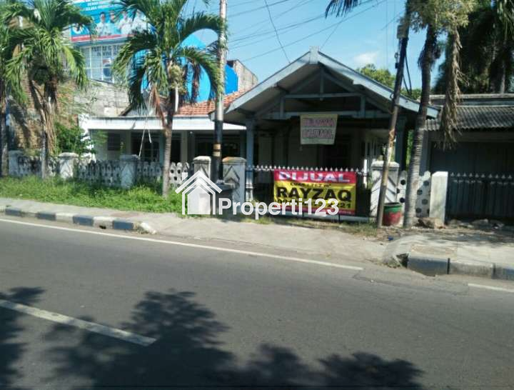 DIJUAL RUMAH DI TEPI JALAN PATIUNUS DEPAN PERUMNAS BUGUL KIDUL PASURUAN KOTA, JATIM - 1
