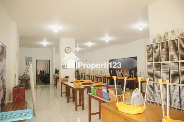 Rumah Kompleks Gladiol Panakkukang Makassar - 2