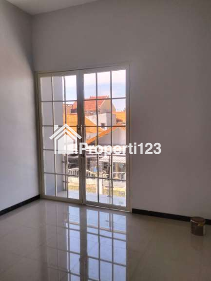 free Biaya2 - Rumah Minimalis Modern Baru Gress Lokasi Wiguna Rungkut Surabaya - 11