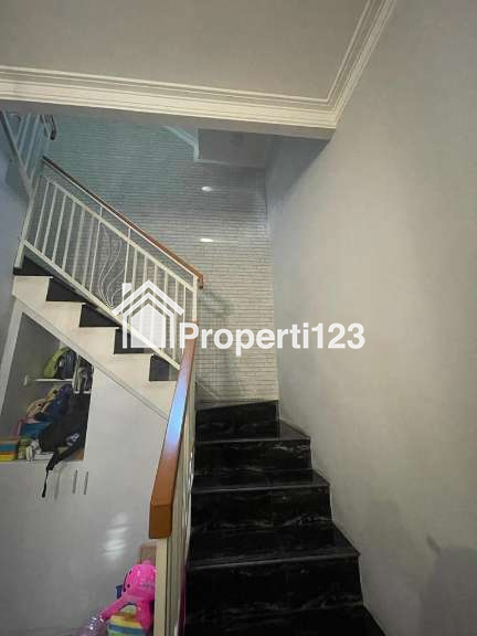 Rumah 3 Lantai Furnished Sulfat Kota Malang - 4
