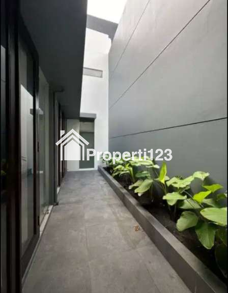 Rumah Private Pool Siap Huni di Perumahan Royal Residence Surabaya - 15
