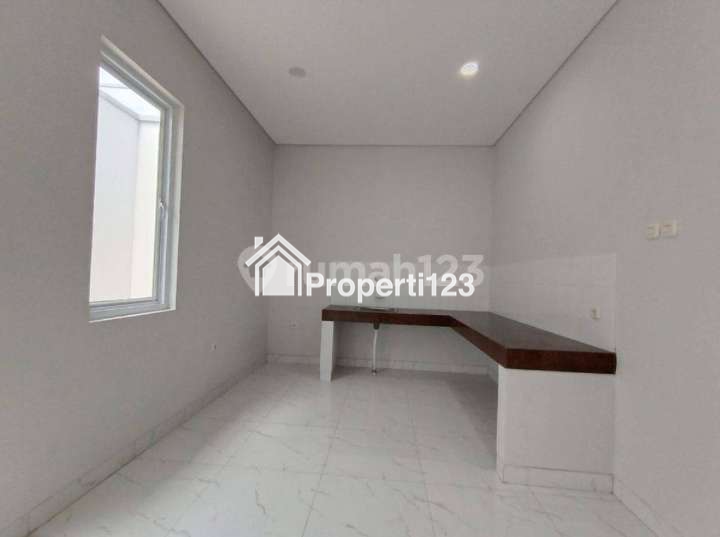 Dijual Rumah 2 Lantai Siap Huni , Bagus di Kelapa Gading - 5