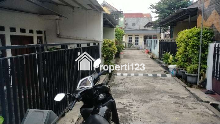 RUMAH SIAP HUNI PERUMNAS DEPOK TIMUR JALAN MASUK MOBIL - 5