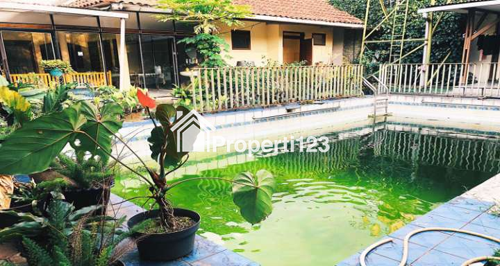 RUMAH MODERN CLASSIC DENGAN KOLAM RENANG DI SUKAHAJI PASTEUR BANDUNG - 15