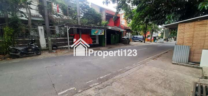 RUMAH MODERN CLASSIC DENGAN KOLAM RENANG DI SUKAHAJI PASTEUR BANDUNG - 18