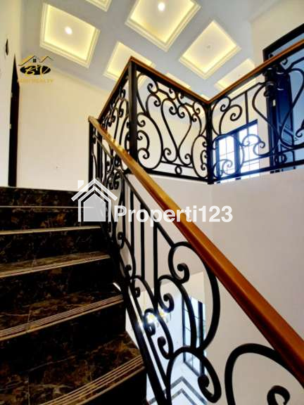 MBV159.BRAND NEW EUROPEAN CLASSIC 3 FLOOR WITH SWIMMING POOL JAGAKARSA JAKARTA SELATAN - 6