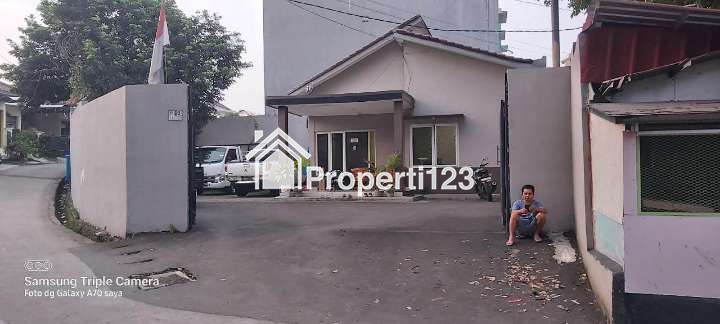 RUMAH BEKAS KANTOR SIAP HUNI DEKAT PINTU TOL JUANDA DEPOK 2 TENGAH - 4