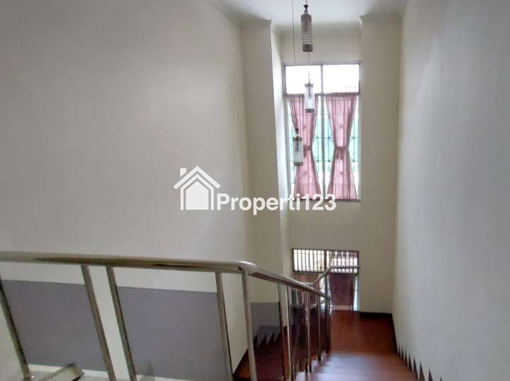 Rumah Hoek Siap Huni Taman Modern Cakung Jakarta Timur - 17