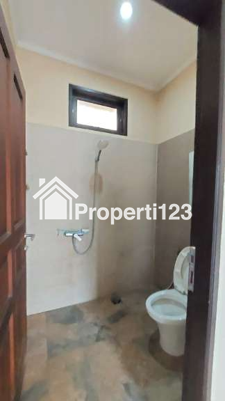 Rumah Hoek Siap Huni Taman Modern Cakung Jakarta Timur - 13