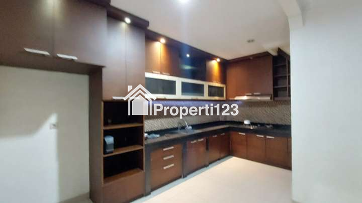 Rumah Hoek Siap Huni Taman Modern Cakung Jakarta Timur - 7