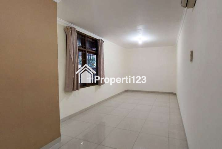 Rumah Hoek Siap Huni Taman Modern Cakung Jakarta Timur - 9