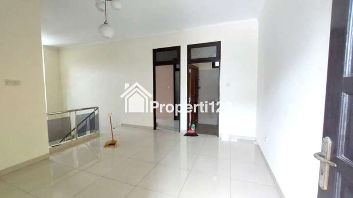 Rumah Hoek Siap Huni Taman Modern Cakung Jakarta Timur - 10