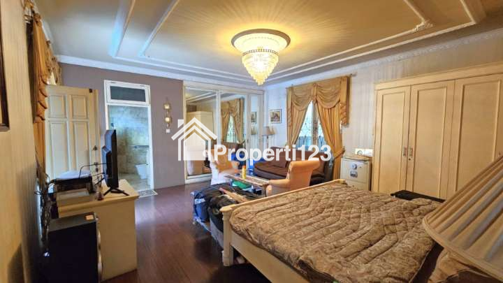 Rumah Mewah Ada Kolam Renang Permata Harapan Baru Bekasi - 13