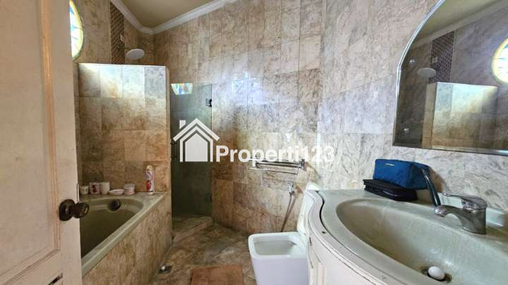 Rumah Mewah Ada Kolam Renang Permata Harapan Baru Bekasi - 18