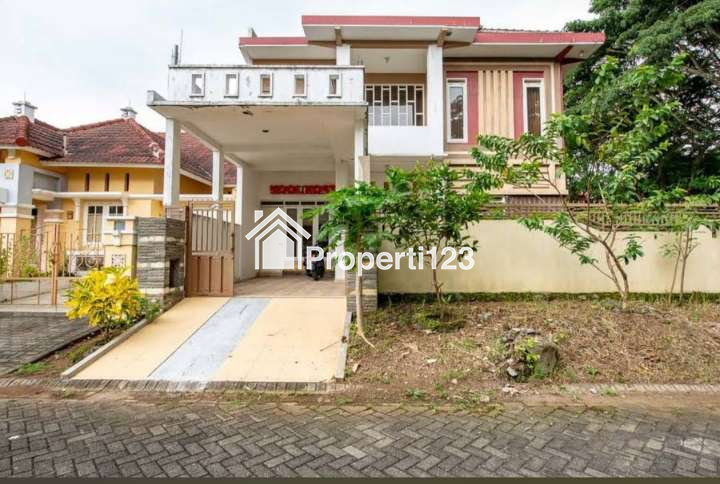 Rumah Mewah Posisi Hook di Araya Taman Golf Malang - 2