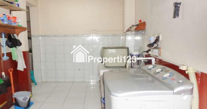 RUMAH DENGAN PAVILIUN SEMI FURNISHED DI ARCAMANIK BANDUNG - 11