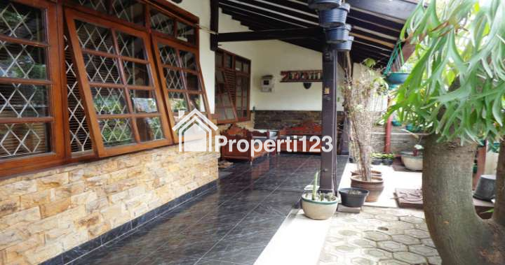 RUMAH DENGAN PAVILIUN SEMI FURNISHED DI ARCAMANIK BANDUNG - 13