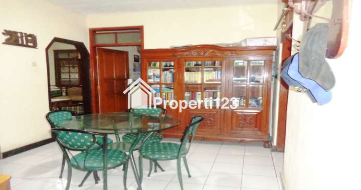 RUMAH DENGAN PAVILIUN SEMI FURNISHED DI ARCAMANIK BANDUNG - 5