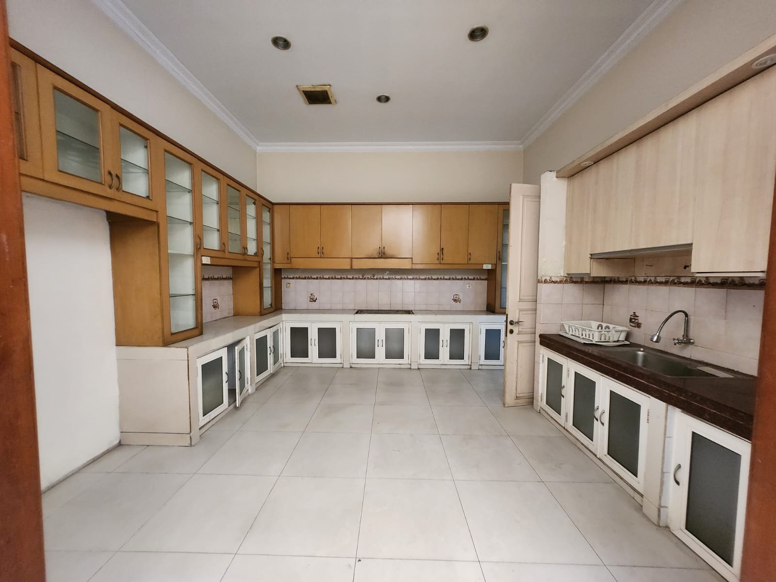 Disewakan Rumah Hoek Vila Permata Gading - 7
