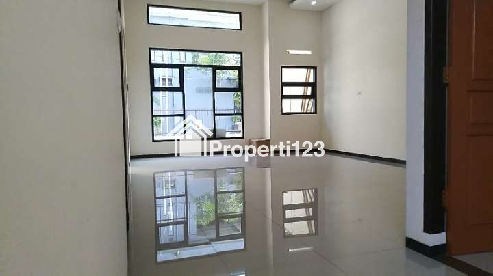 Rumah Mewah 2 Lantai di Sawojajar 2 Malang - 5