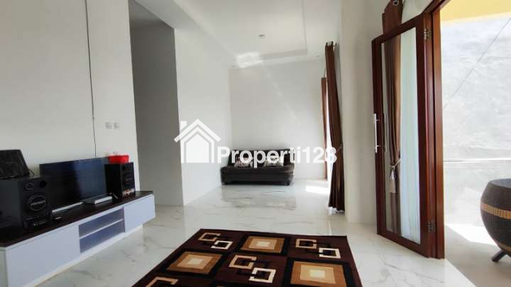 Villa Mewah 3 Lantai FULL FURNISH Dekat BNS Batu - 14