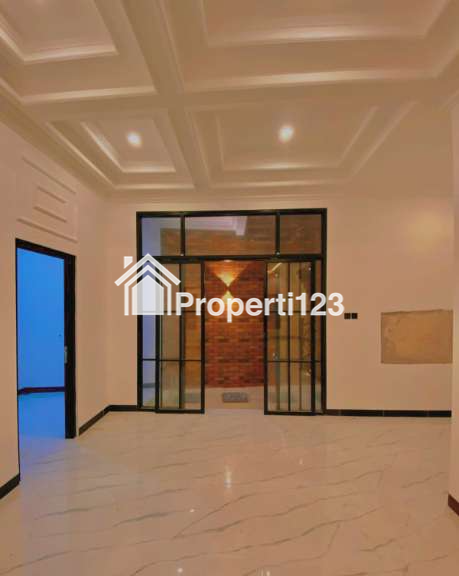 Rumah Impian Anda Menanti! Hunian Cluster Classic Modern dengan Ruko di Lokasi Premium Jakarta Selatan - 12