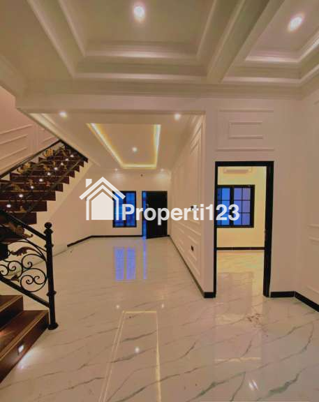 Rumah Impian Anda Menanti! Hunian Cluster Classic Modern dengan Ruko di Lokasi Premium Jakarta Selatan - 8