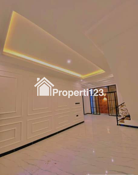 Rumah Impian Anda Menanti! Hunian Cluster Classic Modern dengan Ruko di Lokasi Premium Jakarta Selatan - 9