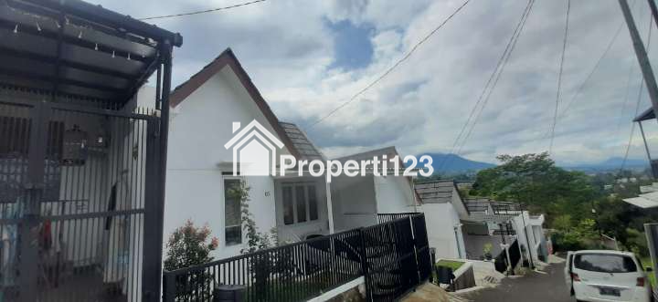 jual rumah baru 2 lantai dengan view pegunungan dan kota bandung dekat cicaheum - 2