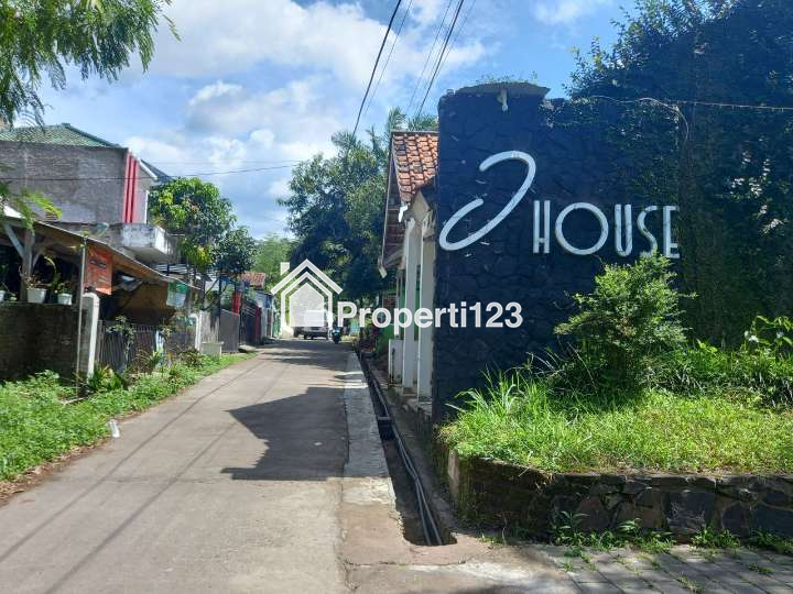 jual rumah baru 2 lantai dengan view pegunungan dan kota bandung dekat cicaheum - 4