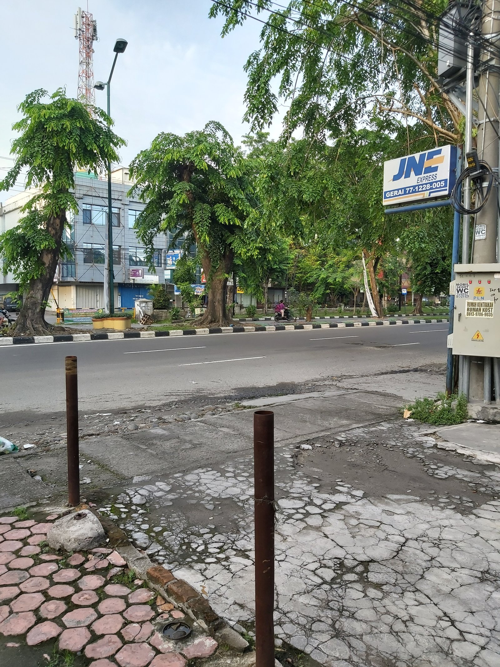 Dijual Ruko 3.5 Lantai Depan Perumahan Tomang Elok - 4