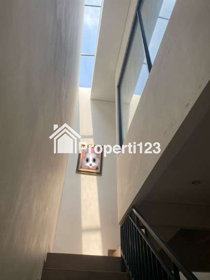 Rumah 2 Lantai Lokasi strategis Akasia Eight BSD Bintaro Serua - 9