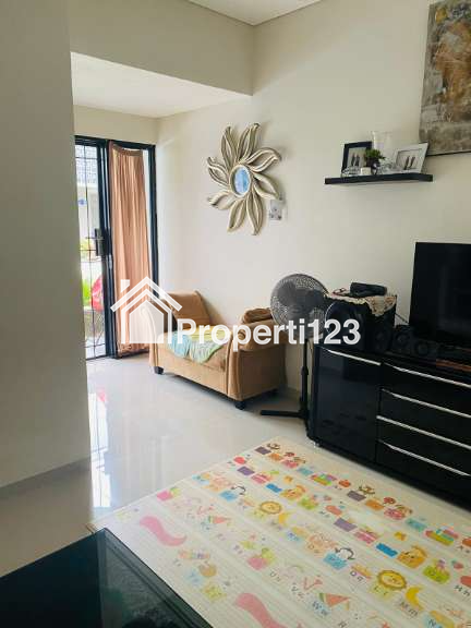 Rumah 2 Lantai Lokasi strategis Akasia Eight BSD Bintaro Serua - 4