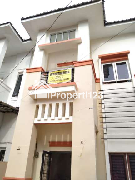 Rumah Luas 2 Lantai 3 KT dan 3 KM yang berlokasi sangat Strategis - 1