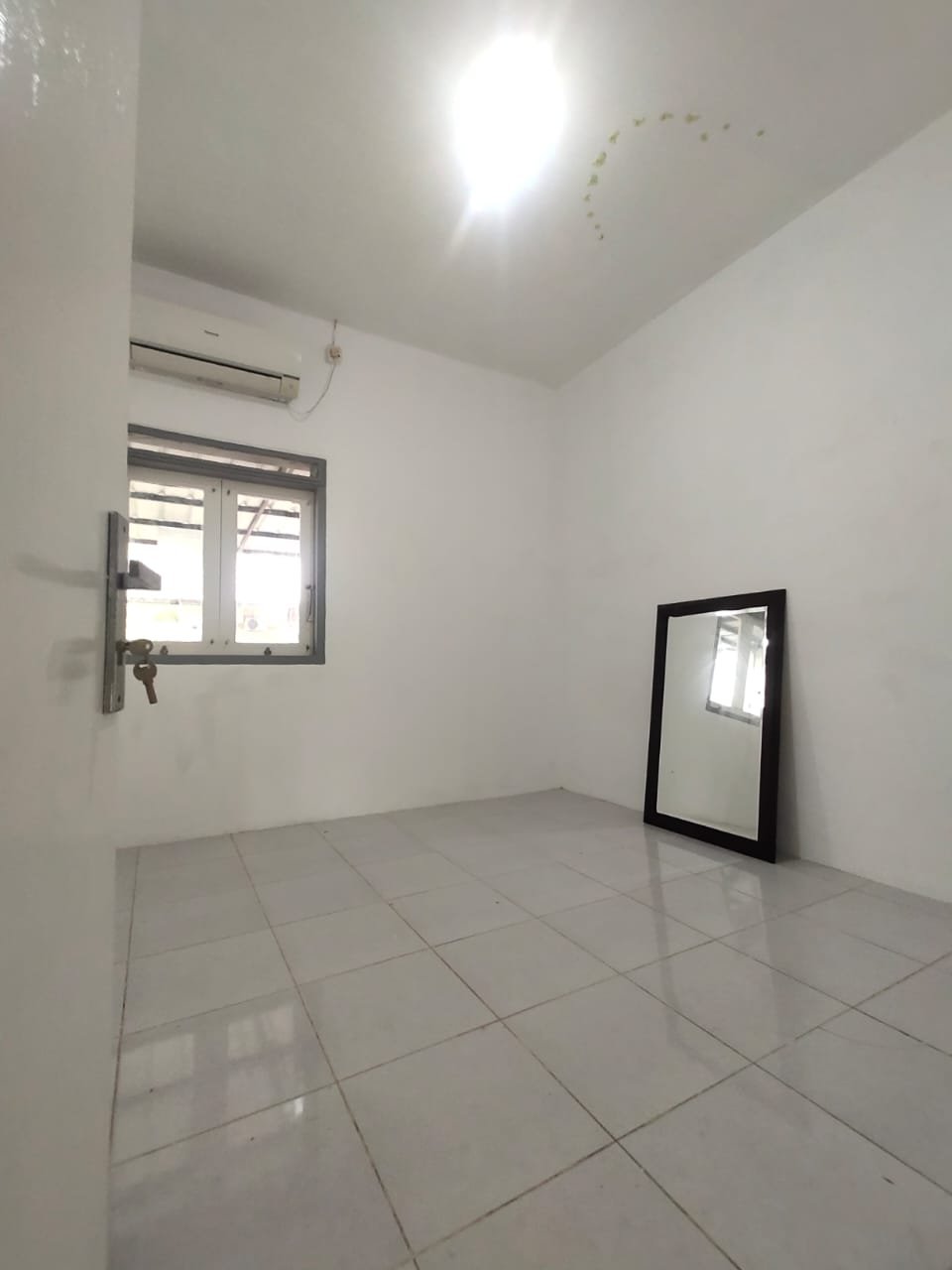 Dijual Rumah Siap Huni, Strategis di Perumahan Kirana Gardenia , Sawangan Depok - 4