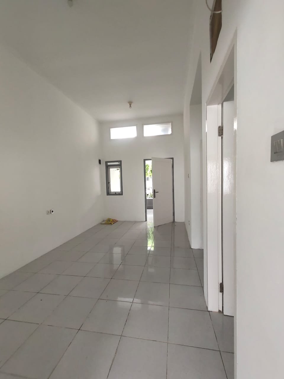 Dijual Rumah Siap Huni, Strategis di Perumahan Kirana Gardenia , Sawangan Depok - 8