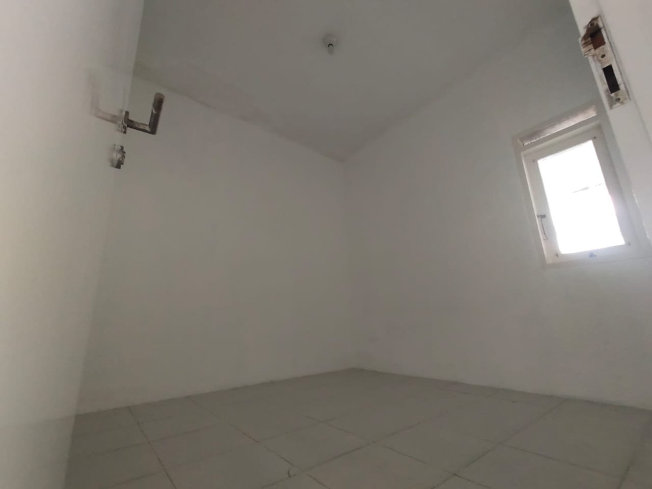 Dijual Rumah Siap Huni, Strategis di Perumahan Kirana Gardenia , Sawangan Depok - 5