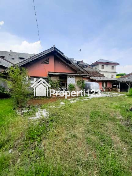 Rumah dan halaman luas di tengah perkotaan Cianjur - 1