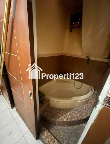 Disewakan Ruko 3 Lantai Pusat Kota di Jalan Sawahan Petemon Surabaya - 10