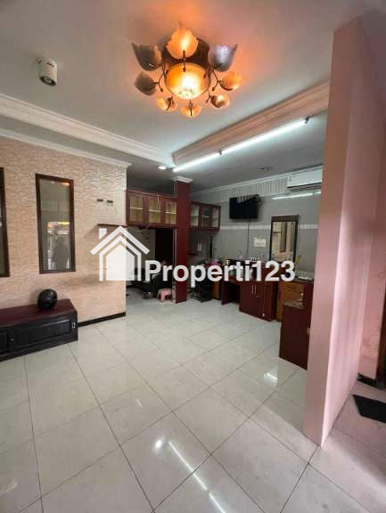 Disewakan Ruko 3 Lantai Pusat Kota di Jalan Sawahan Petemon Surabaya - 9