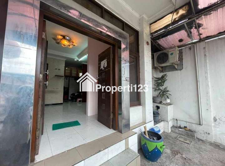 Disewakan Ruko 3 Lantai Pusat Kota di Jalan Sawahan Petemon Surabaya - 4