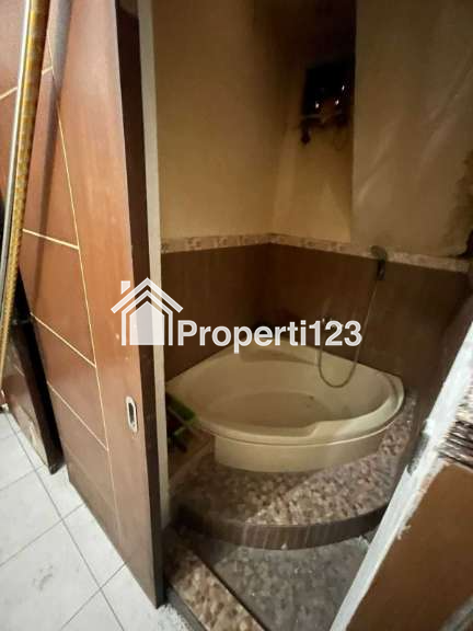 Disewakan Ruko 3 Lantai Pusat Kota di Jalan Sawahan Petemon Surabaya - 14