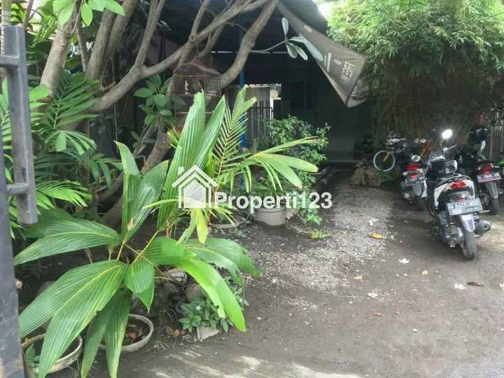 Dijual Rumah Strategis Ekstra Luas di Waru Selangkah Ke Frontage - 2