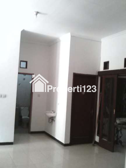 Dijual Rumah Semi Furnished di Perumahan Graha Sampurna Indah Wiyung Surabaya Barat - 6