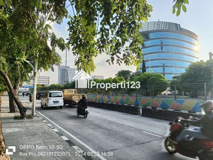 DISEWAKAN TANAH KAVLING DI YOS SUDARSO TG. PRIOK JAKARTA UTARA - DEKAT PELABUHAN TG. PRIOK DAN PINTU TOL LOKASI DI PINGGIR JALAN UTAMA - SIAP PAKAI - 11