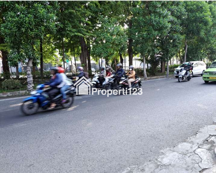 Dijual Toko SUper Strategis 0 Jalan Raya di Jalan Rajawali Surabaya - 2