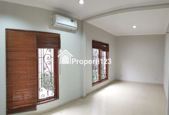 DISEWAKAN RUMAH DENGAN KONDISI BAGUS DI MEDITERANIA REGENCY CIKUNIR - 13