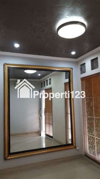 DISEWAKAN RUMAH DENGAN KONDISI BAGUS DI MEDITERANIA REGENCY CIKUNIR - 6